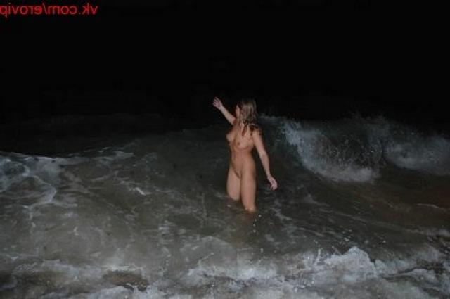 Белокурые лесбиянки на пляже ночью решили пошалить 13 фотка