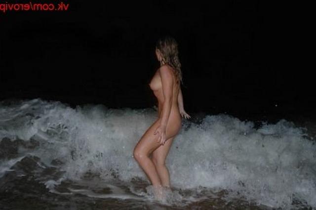 Белокурые лесбиянки на пляже ночью решили пошалить 5 фотка