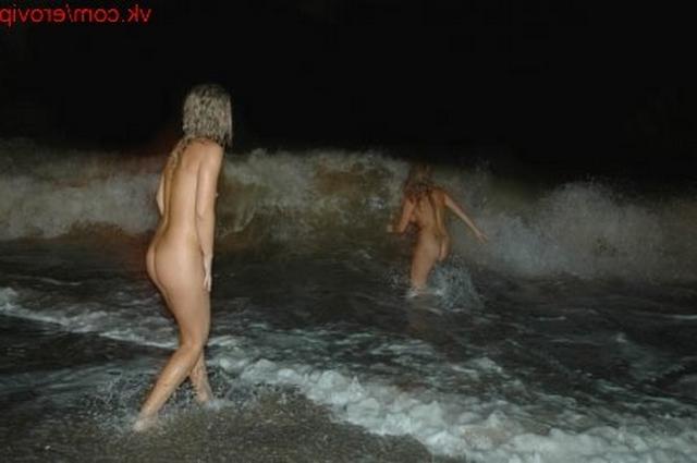Белокурые лесбиянки на пляже ночью решили пошалить 4 фотка