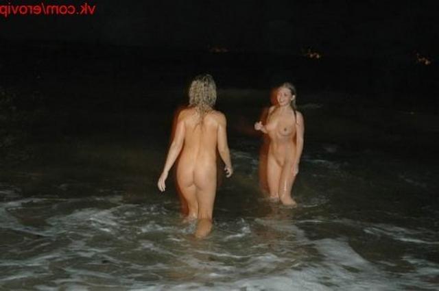 Белокурые лесбиянки на пляже ночью решили пошалить 6 фотка