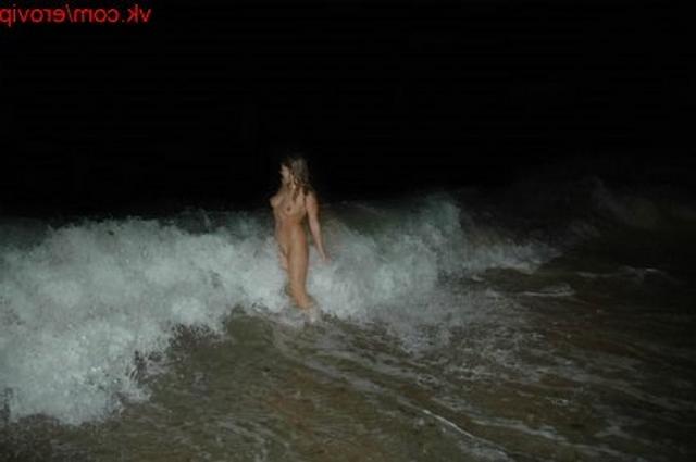 Белокурые лесбиянки на пляже ночью решили пошалить 22 фотка