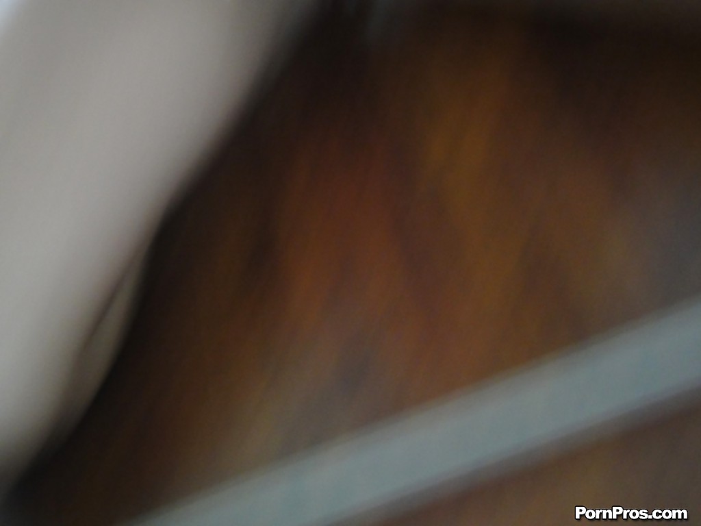 18-летняя крошка делает домашнее селфи голышом 14 фотка