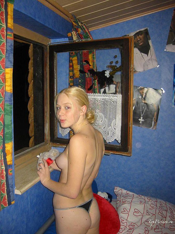 Московская студентка эротично позирует парню перед сексом 5 фотка